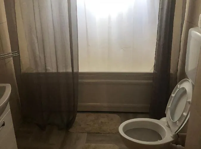 Rodjak Sa Sela Tatil Evi *