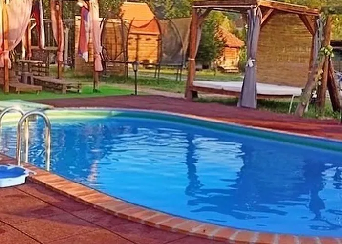 Rodjak Sa Sela Tatil Evi